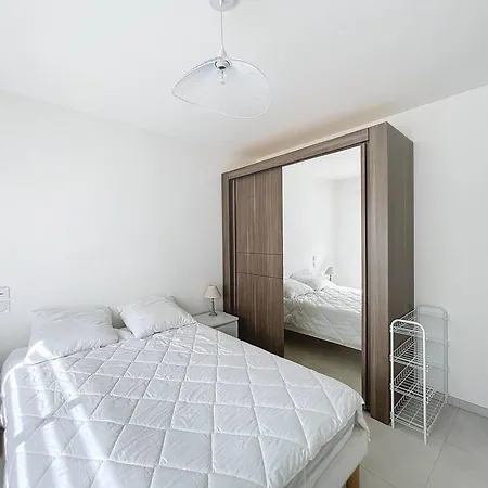 Apartment T2 Avec Grande Terrasse Et Piscine - Fr-1-719-40 *