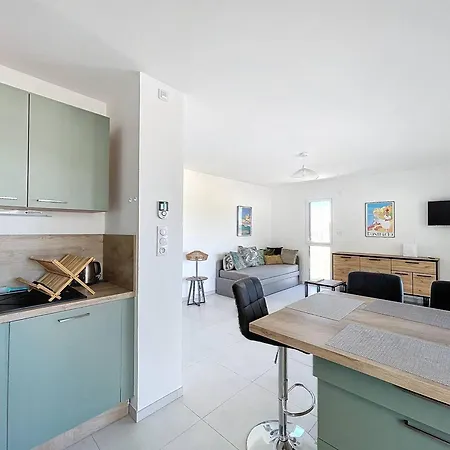 Apartment T2 Avec Grande Terrasse Et Piscine - Fr-1-719-40 *